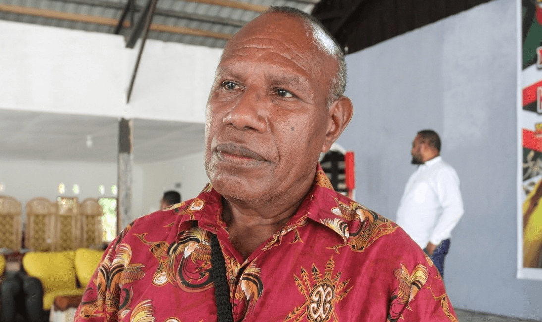 Herman Yoku Pertanyakan Legalitas Dewan Adat yang Kukuhkan Lukas Enembe Sebagai Kepala Suku Besar Papua