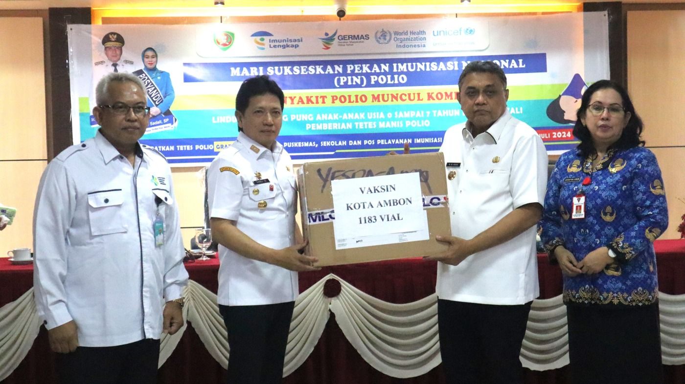 PEMPROV SERAHKAN VAKSIN POLIO BAGI 11 KABUPATEN /KOTA DI MALUKU