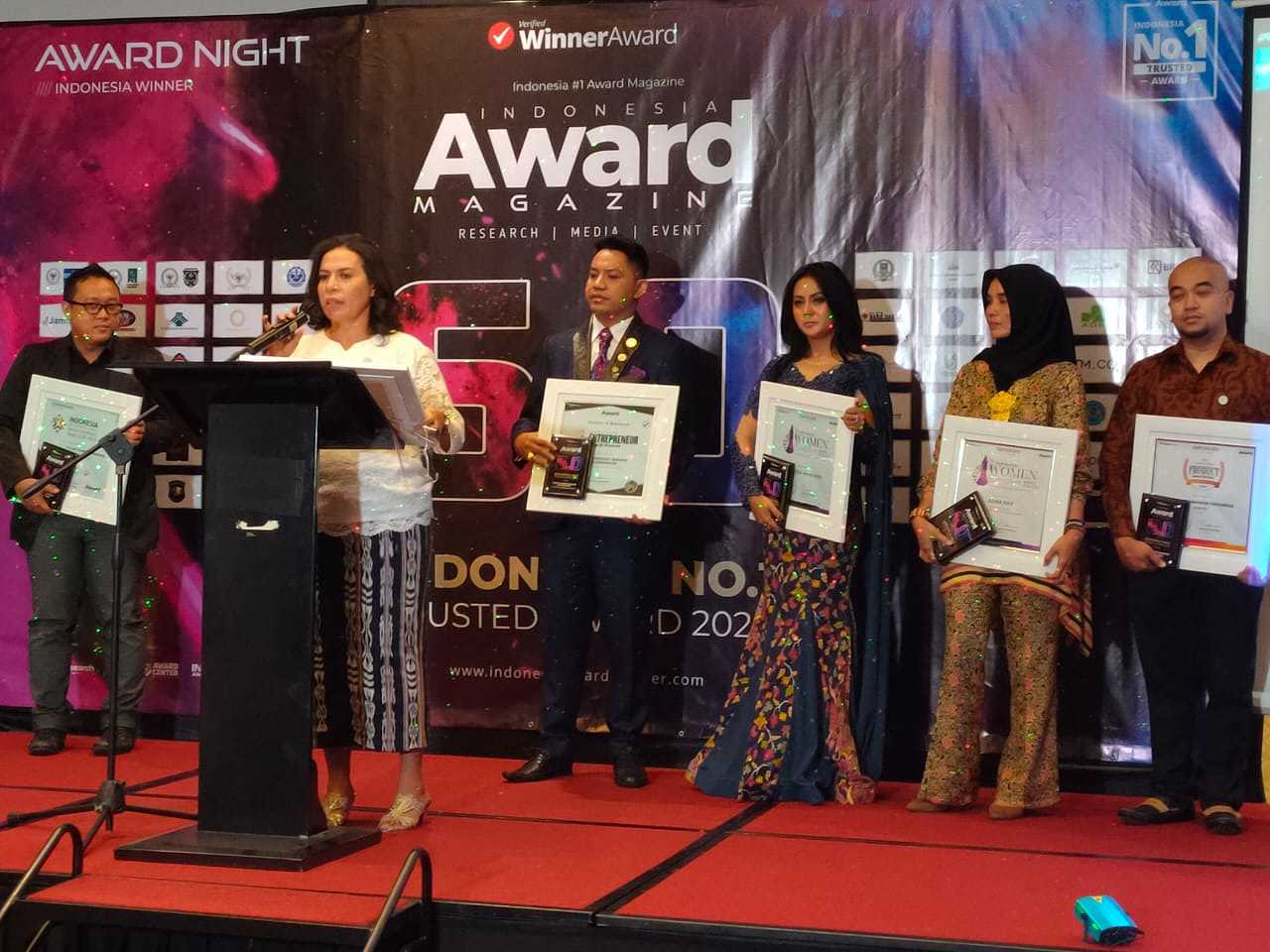 Denny Darling Refualu Raih Penghargaan Award Anggota Legislatif Terbaik Se-Indonesia