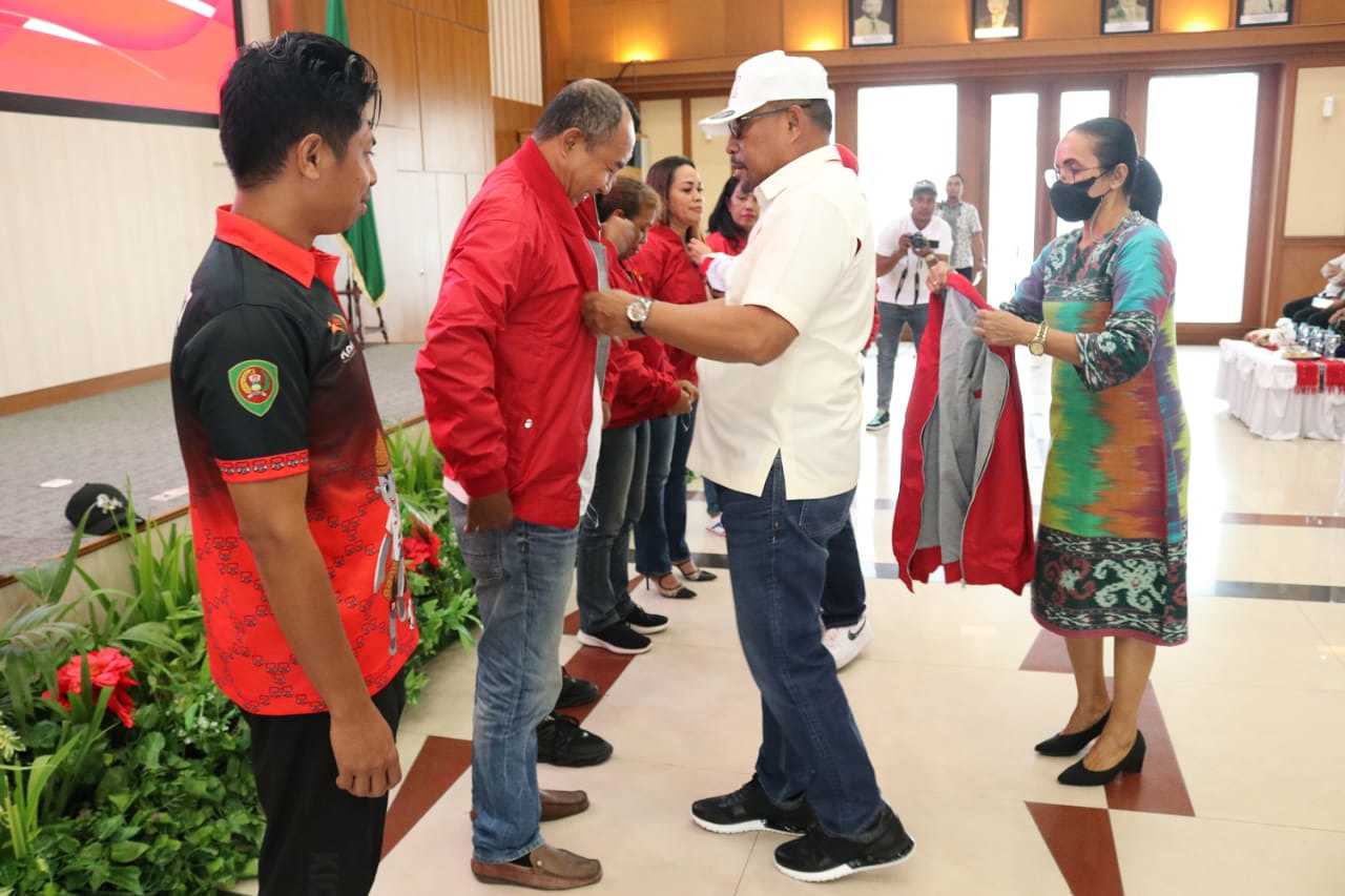 Gubernur Lepas Kontingen KORMI Maluku ke FORNAS Palembang