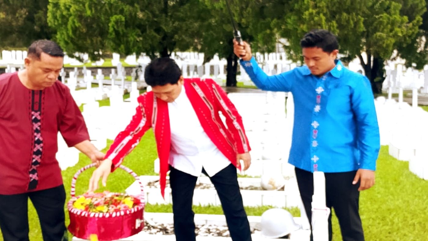 Sekda Maluku Pimpin Ziarah dan Tabur Bunga HUT ke-80 Provinsi di TMP Kapahaha