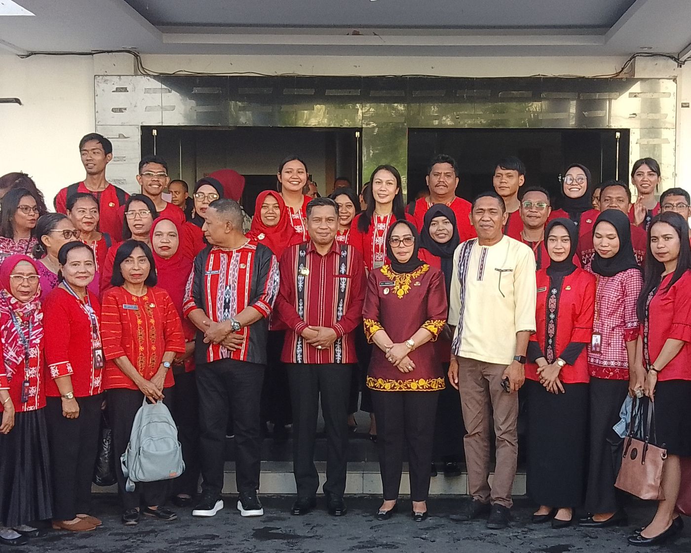 WAJIB IKUT UJI KOMPETENSI , WALIKOTA AMBON MINTA PEJABAT TINGGI PRATAMA TAK KELUAR DAERAH