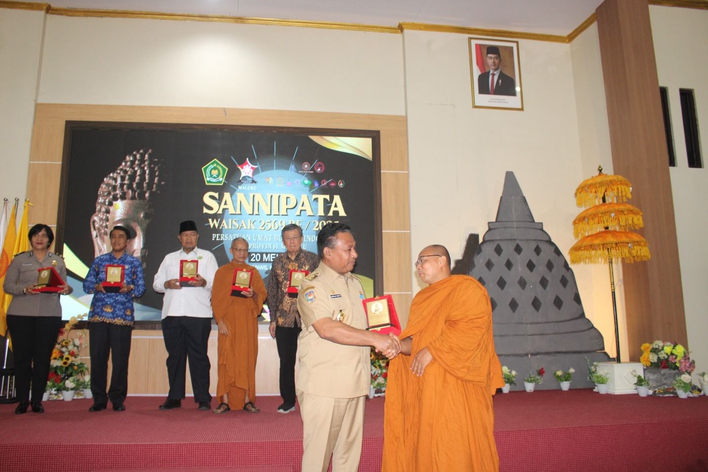 HADIRI SANNIPATA WAISAK 2569 BE/2025, WAGUB HARAP PEMIMPIN BUDHA DUKUNG INVESTASI DI MALUKU