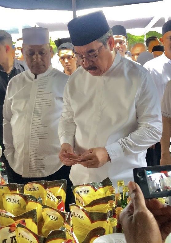 GUBERNUR BORONG SEMBAKO PASAR MURAH, BAGI WARGA 