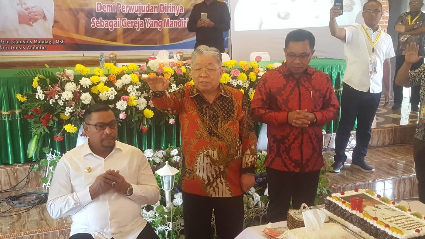 Berkat Uskup Mandagi Jadi Kado Spesial Gubernur Maluku di Usia 58 Tahun