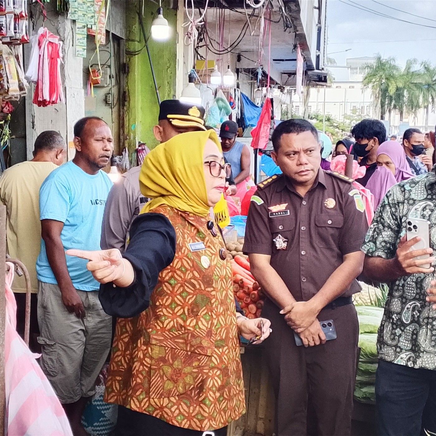Beredar Isu Beras Oplosan, Toisutta Pimpin Operasi Pasar, Wakapolres Ingatkan Pedagang Tidak Main-Main Dengan Timbangan