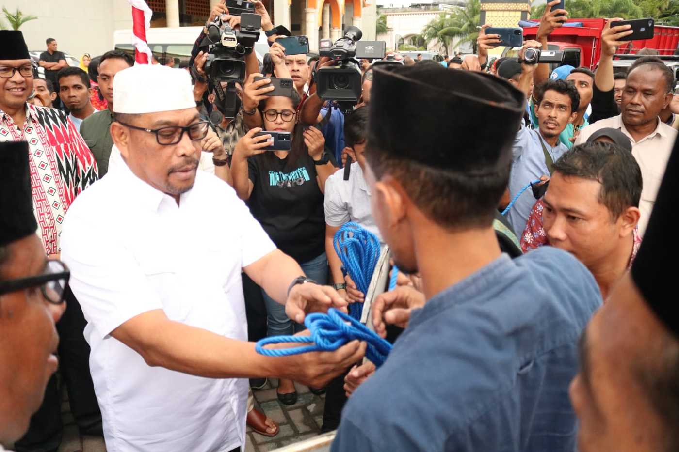 Gubernur Serahkan Hewan Kurban Presiden dan Miliknya di Hari Raya Idul Adha