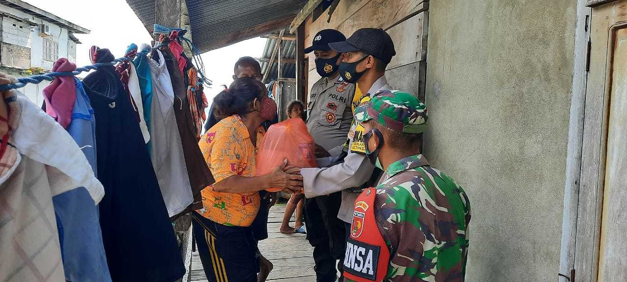 Sinergisitas Pengusaha dan Perbankan Bersama TNI-POLRI Bagi Warga Dampak Covid-19 di Kepulauan Tanimbar