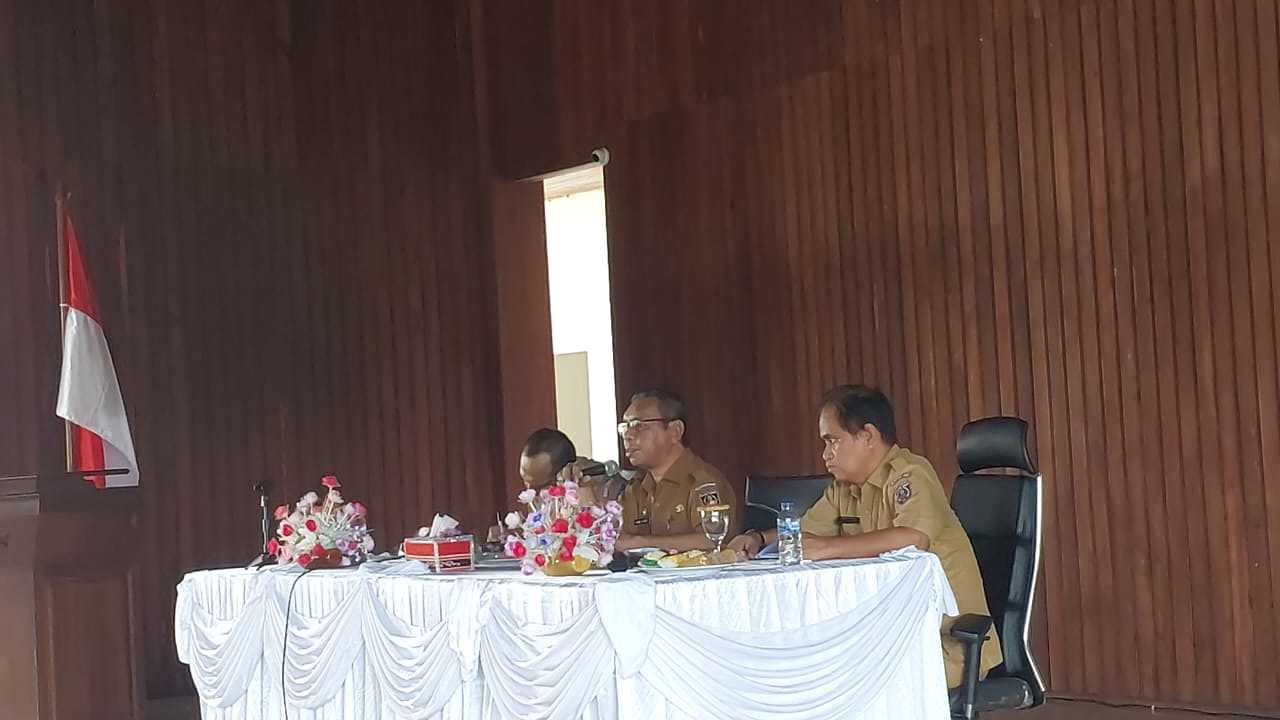 Pj.Bupati KKT Gelar Pertemuan dengan Camat dan Kades Se - Kepulauan Tanimbar