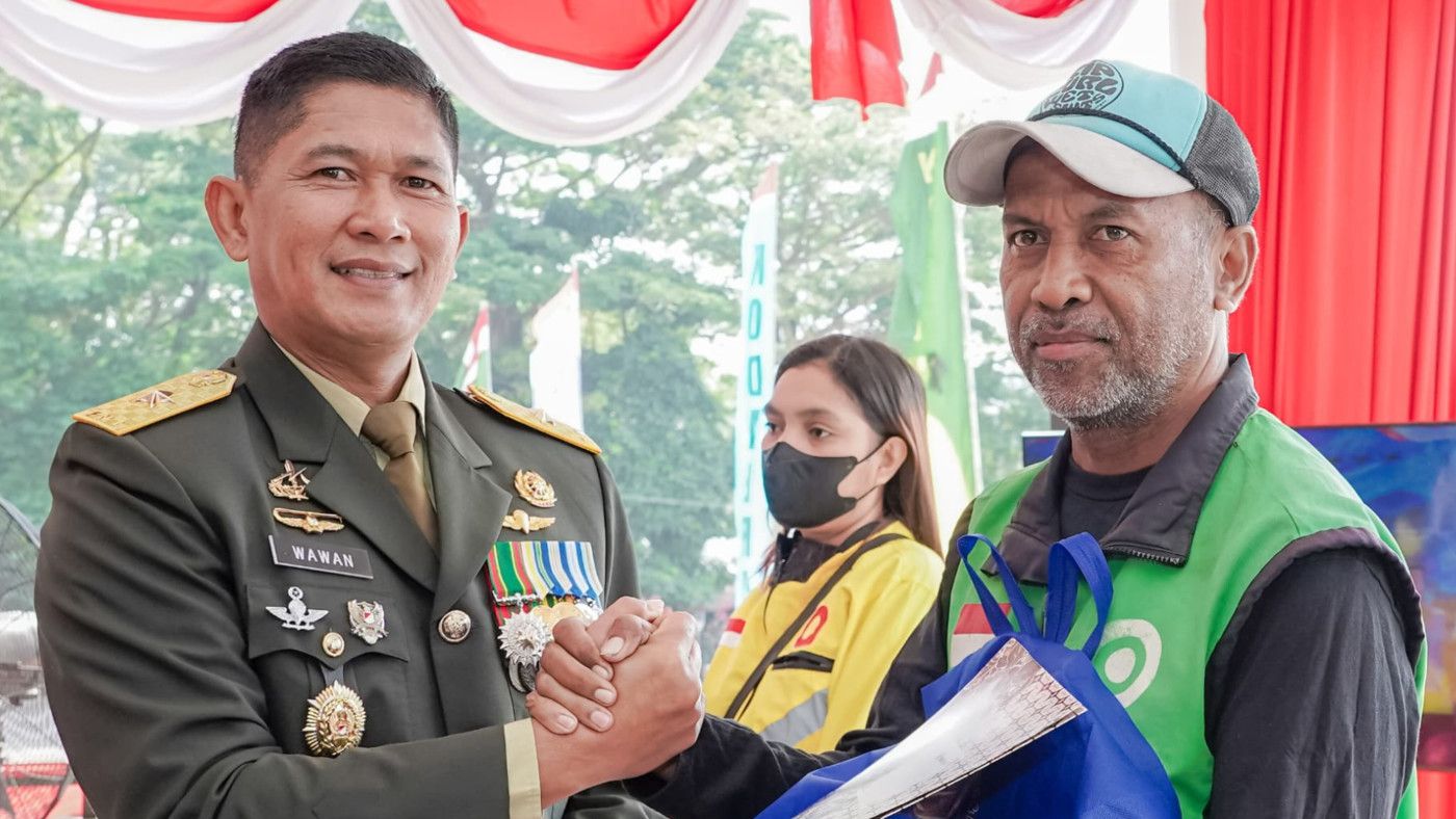 HUT ke-81 TNI di Maluku: 500 Sembako Menyentuh Warga Kecil