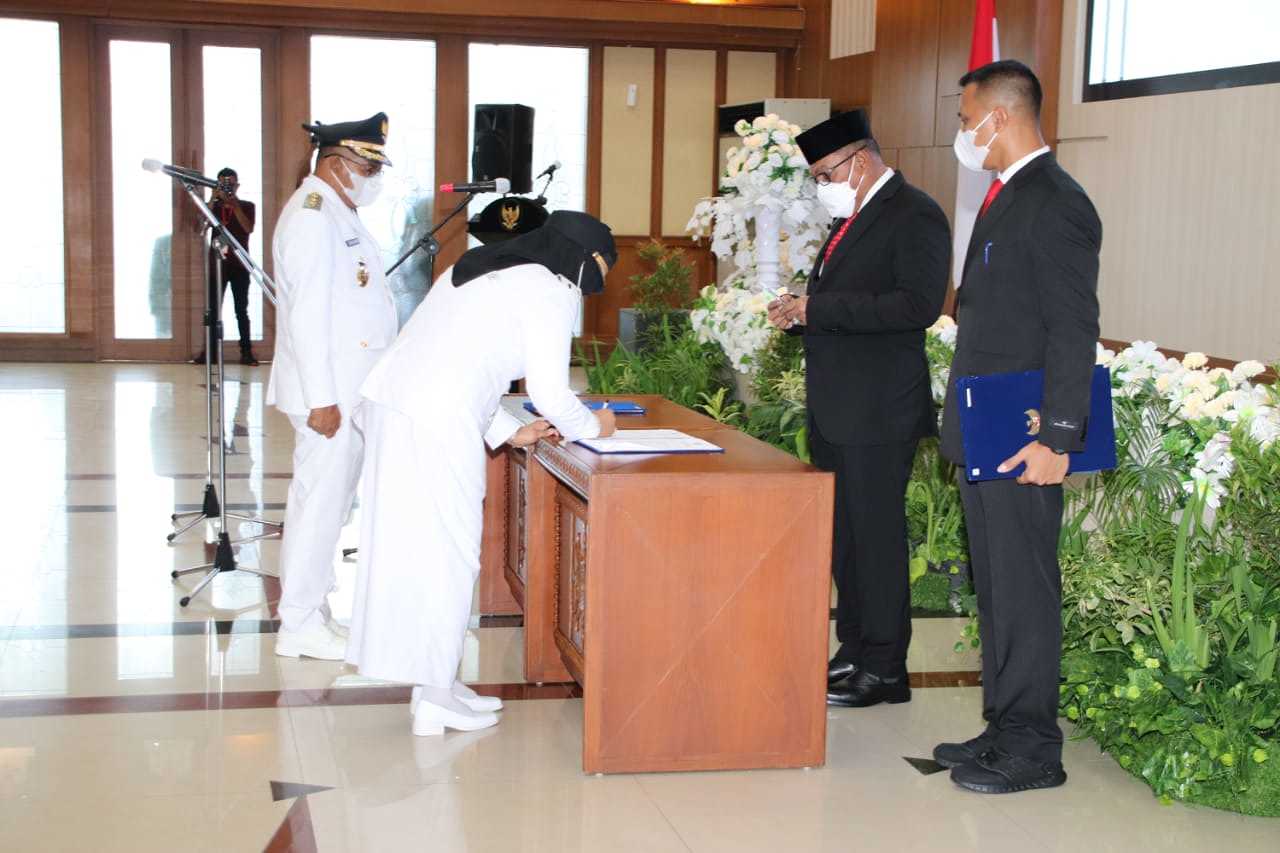 Gubernur Maluku Lantik Bupati dan Wabup Bursel Periode 2021-2026