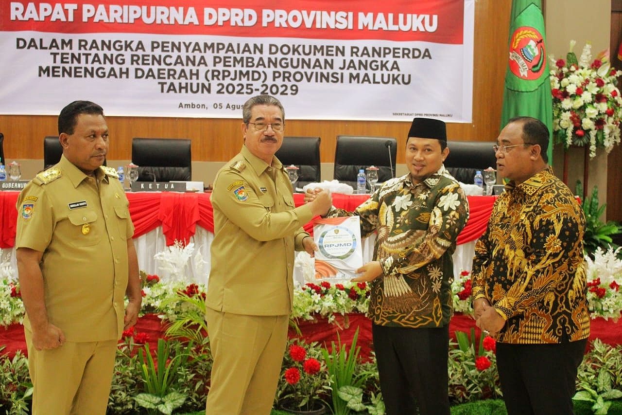 Gubernur Maluku Serahkan Ranperda RPJMD 2025–2029 ke DPRD, Usung Visi Maluku Maju dan Sejahtera