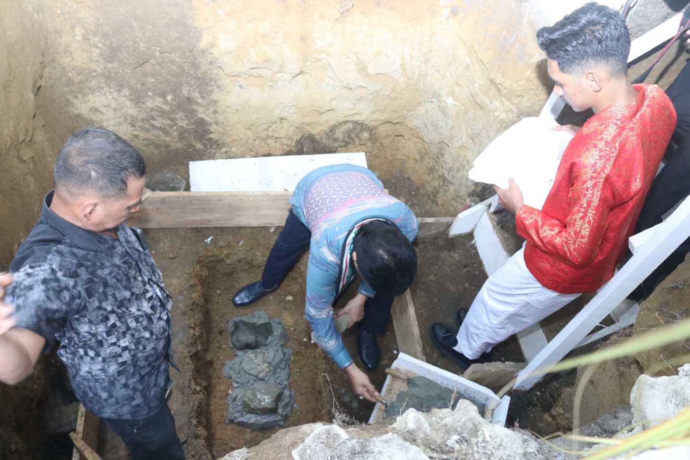 SADALI LETAKAN BATU PENJURU PEMBANGUNAN GEDUNG GEREJA KEHIDUPAN JEMAAT RUMAH TIGA