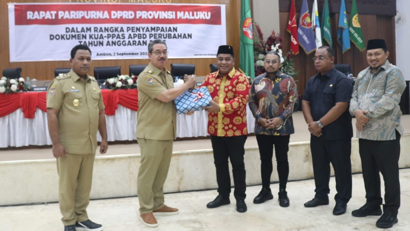 Gubernur Maluku Serahkan Dokumen KUA-PPAS Perubahan APBD 2025 ke DPRD