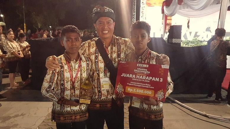 KONTINGEN MALUKU RAIH JUARA HARAPAN III LOMBA BACA ŚLOKA REMAJA PUTRA TINGKAT NASIONAL KE - XV