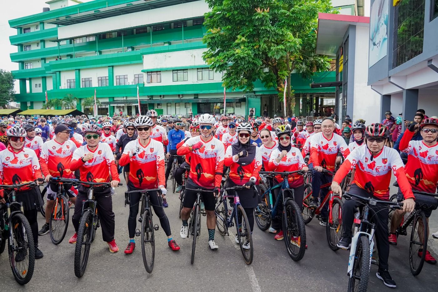 HUT TNI ke-80, Pangdam XV/Pattimura Lepas 500 Peserta Fun Bike di Ambon