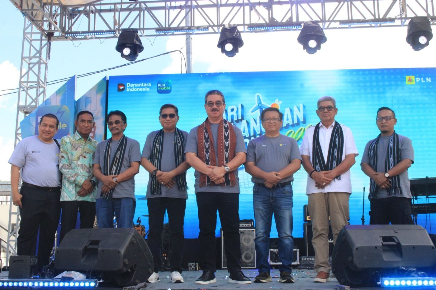 Gubernur Maluku Resmikan Listrik 24 Jam dan Program Gratis bagi Warga Tidak Mampu