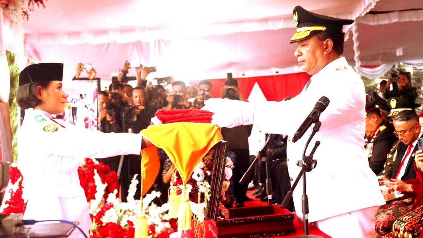 Wagub Vanath Bertindak Selaku Irup Pada Penurunan Bendera HUT ke-80 RI di Ambon