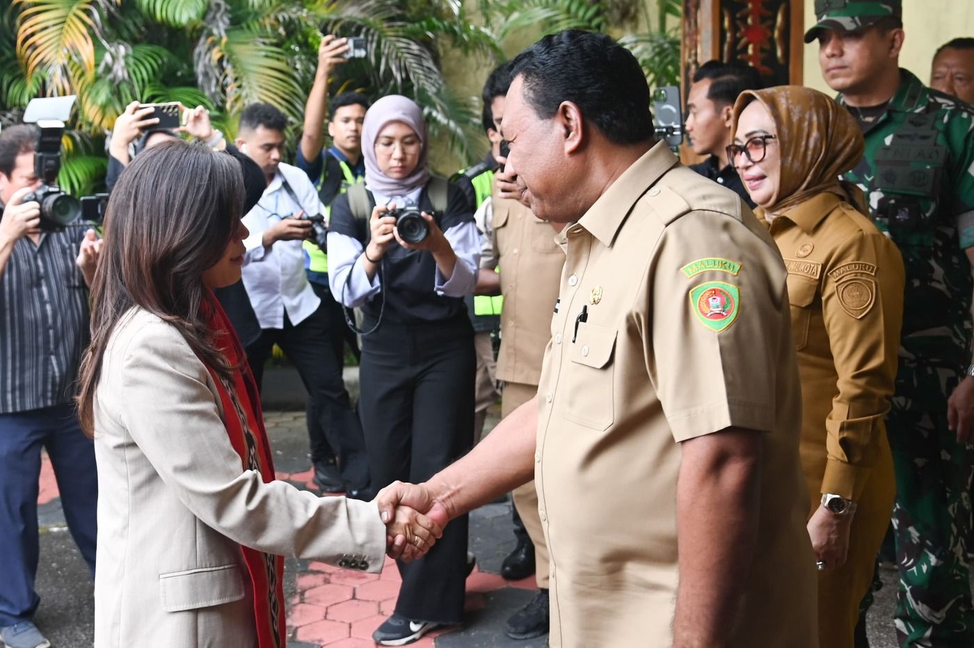 Bawa Misi Besar Bagi Generasi Muda, Menteri Komunikasi dan Digital Disambut Hangat di Ambon