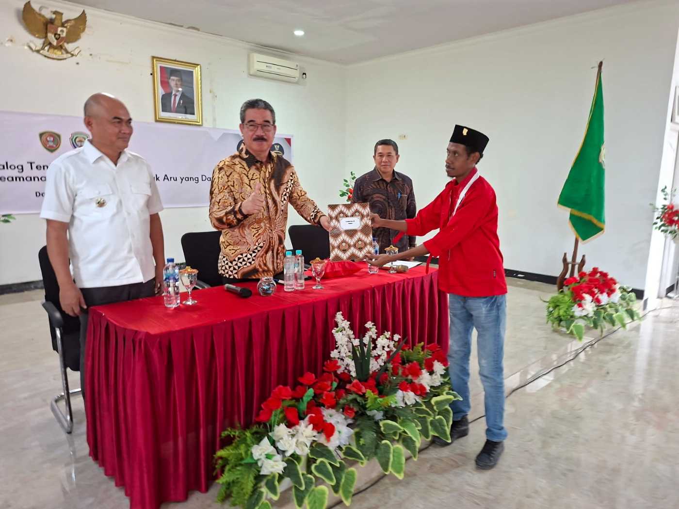 Dialog di Aru, Gubernur Lewerissa Tegaskan Maluku Hanya Bisa Bangkit Jika Damai Terjaga