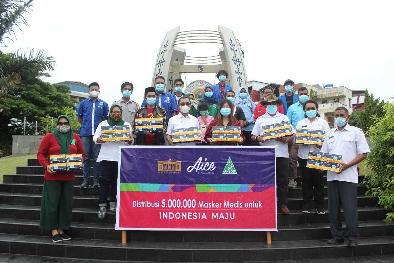 Aice Group - GP Ansor Serahkan Donasi Masker Medis Bagi Masyarakat Kota Ambon