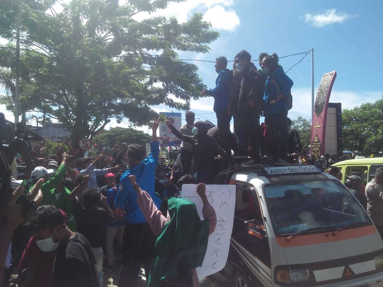 Tuntut Pembubaran PPKM. Aksi Demo Mahasiswa Ambon Dibubarkan