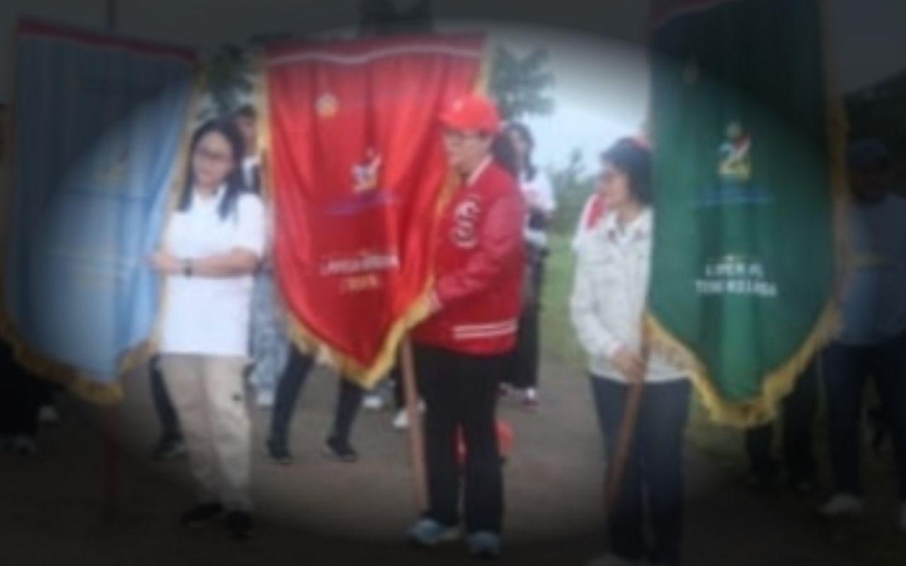 DARI PERINGATI HARGANAS KE 32, Ny LISA WATTIMENA LEPAS KIRAB PATAKA BANGGA KENCANA 