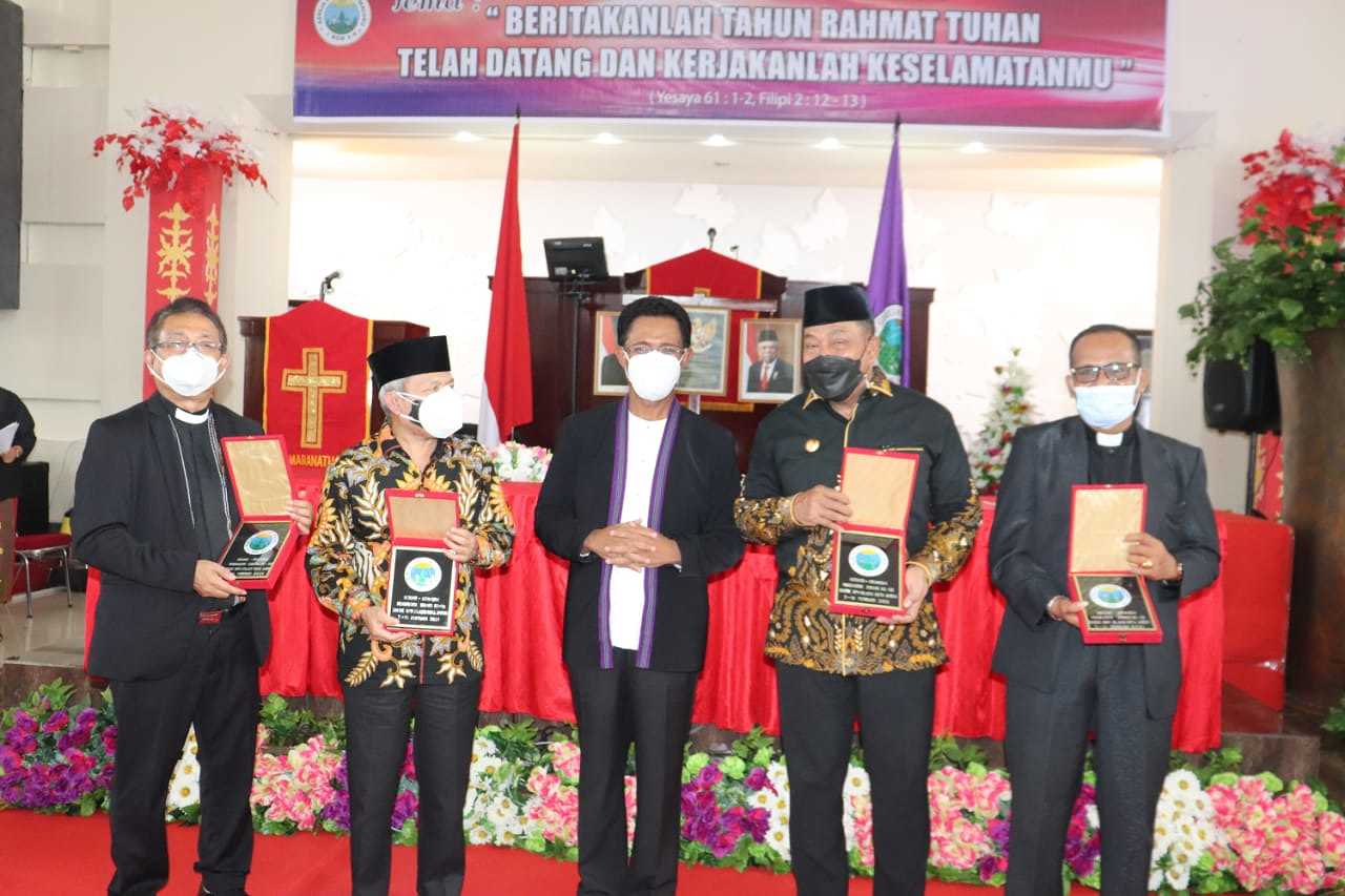 Didampingi Gubernur, Sekjen Kemenag Buka Sidang Sinode Gereja Protestan Maluku