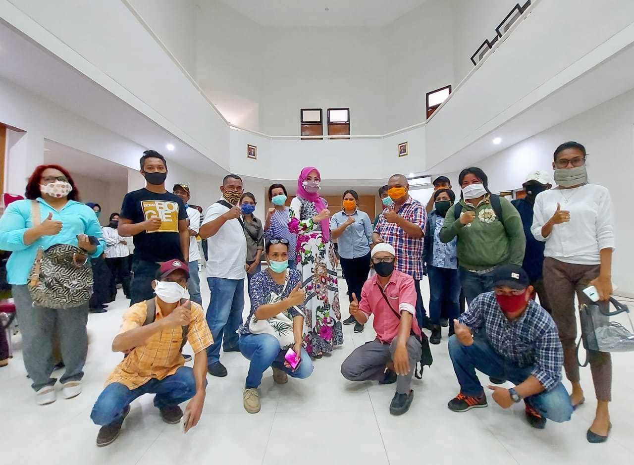 Berbagi Tali Kasih, Widya Sentuh Jurnalis Maluku