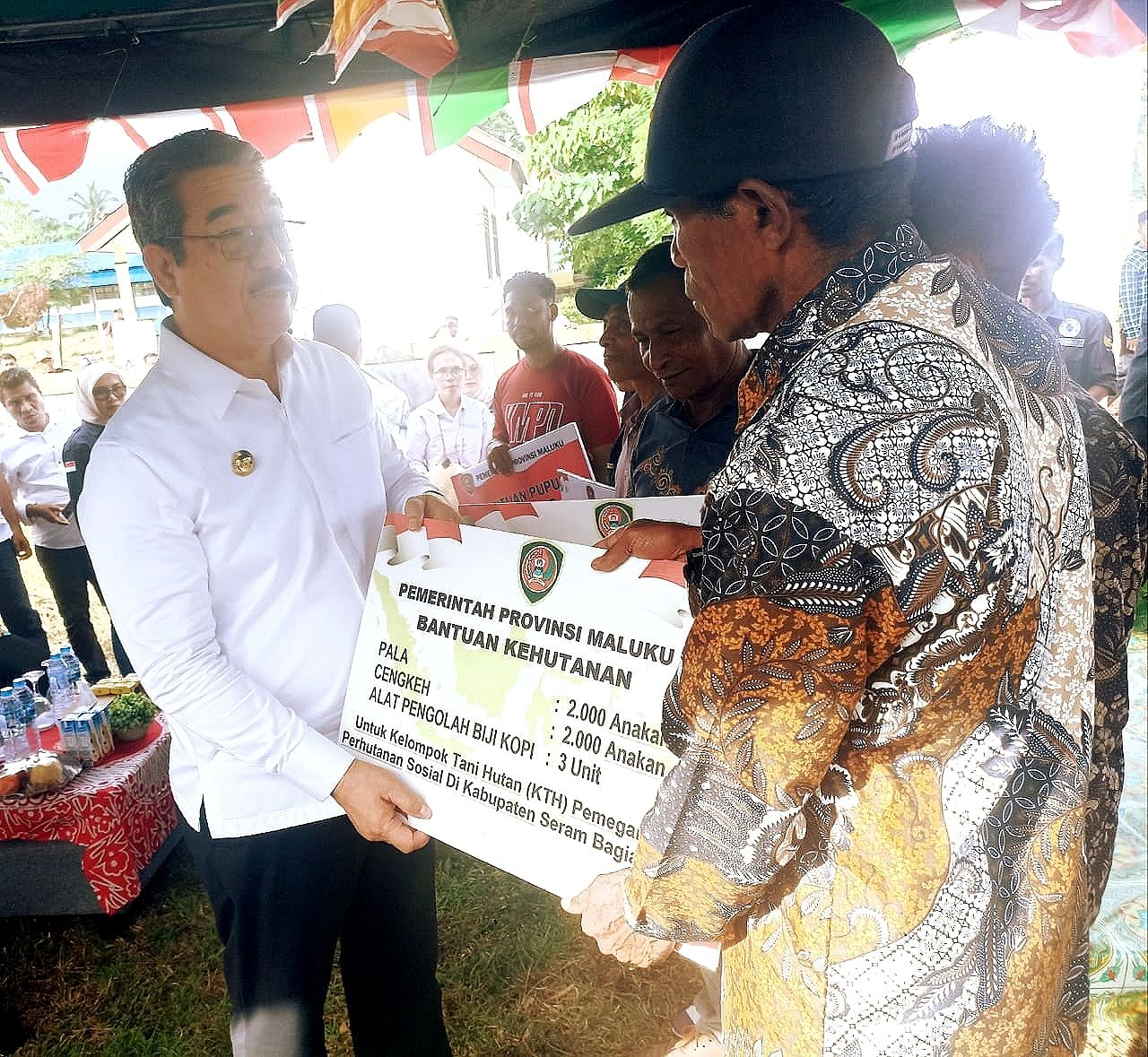 Gubernur Maluku Tanam Kopi di SBT: Menanam Harapan, Menuai Kemandirian Ekonomi Desa