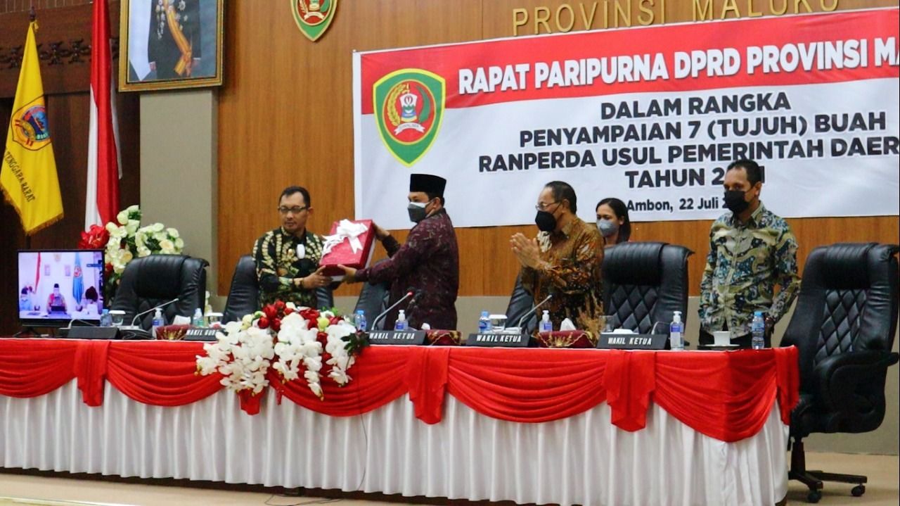 Tujuh Ranperda Usulan Pemprov Diserahkan ke DPRD Maluku