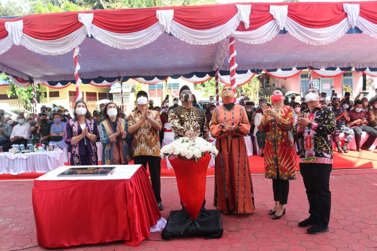 Gubernur Resmikan Galeri, Cafe Dan Mini Outlet Dekanasda Maluku Sebagai Sarana Promosi Produk IKM