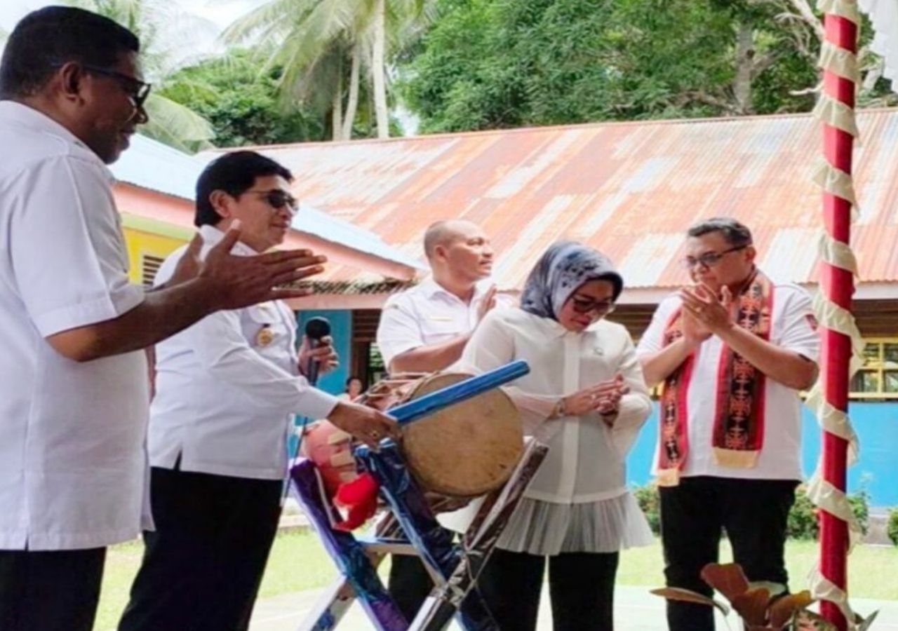 Sadali Luncurkan Program MBG di HUT ke -21 Kabupaten SBB