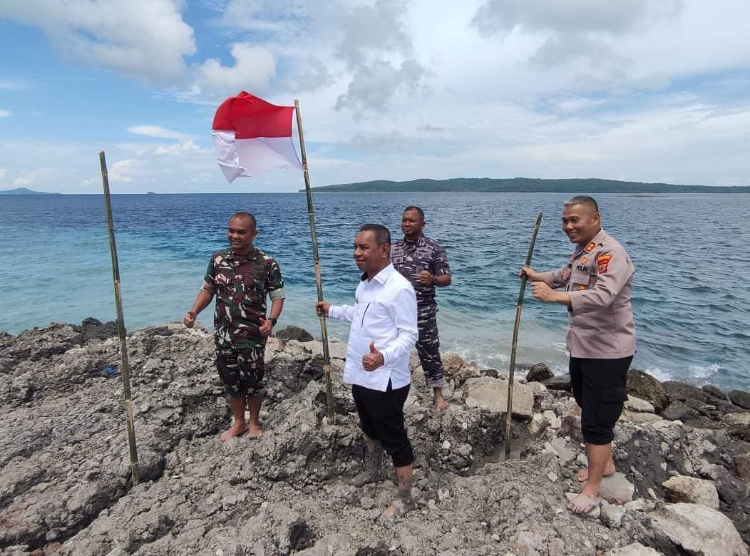 Pj. Bupati KKT Kunjungi Langsung Pulau Kecil di Desa Teineman