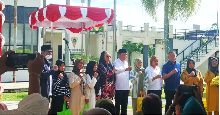 Ny. Lisa Wattimena : Inti Perayaan Idul Adha, Bukan Sekedar Sembeli Hewan, Tapi Kita Berbagi Kebahagian Bagi Sesama