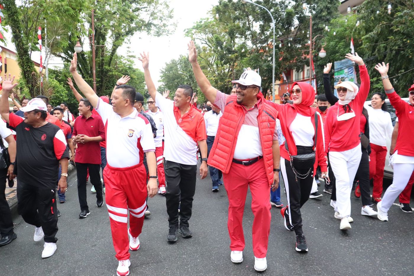 Gubernur Ikuti Jalan Santai Bersama Ribuan Peserta, Semarakkan HUT Kemerdekaan RI dan Provinsi Maluku ke-77