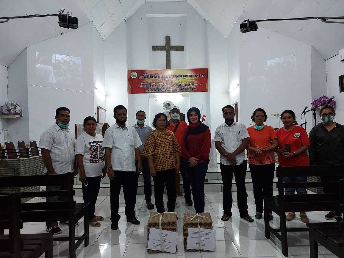 Kunjungi 16 Gereja, Widya Ismail Berbagi Kasih di Hari Paskah