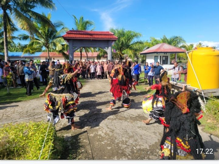 SANGADJI  BUKA  RAKER  MKKS MALUKU TENGAH-MUTU PENDIDIKAN JADI PRIORITAS