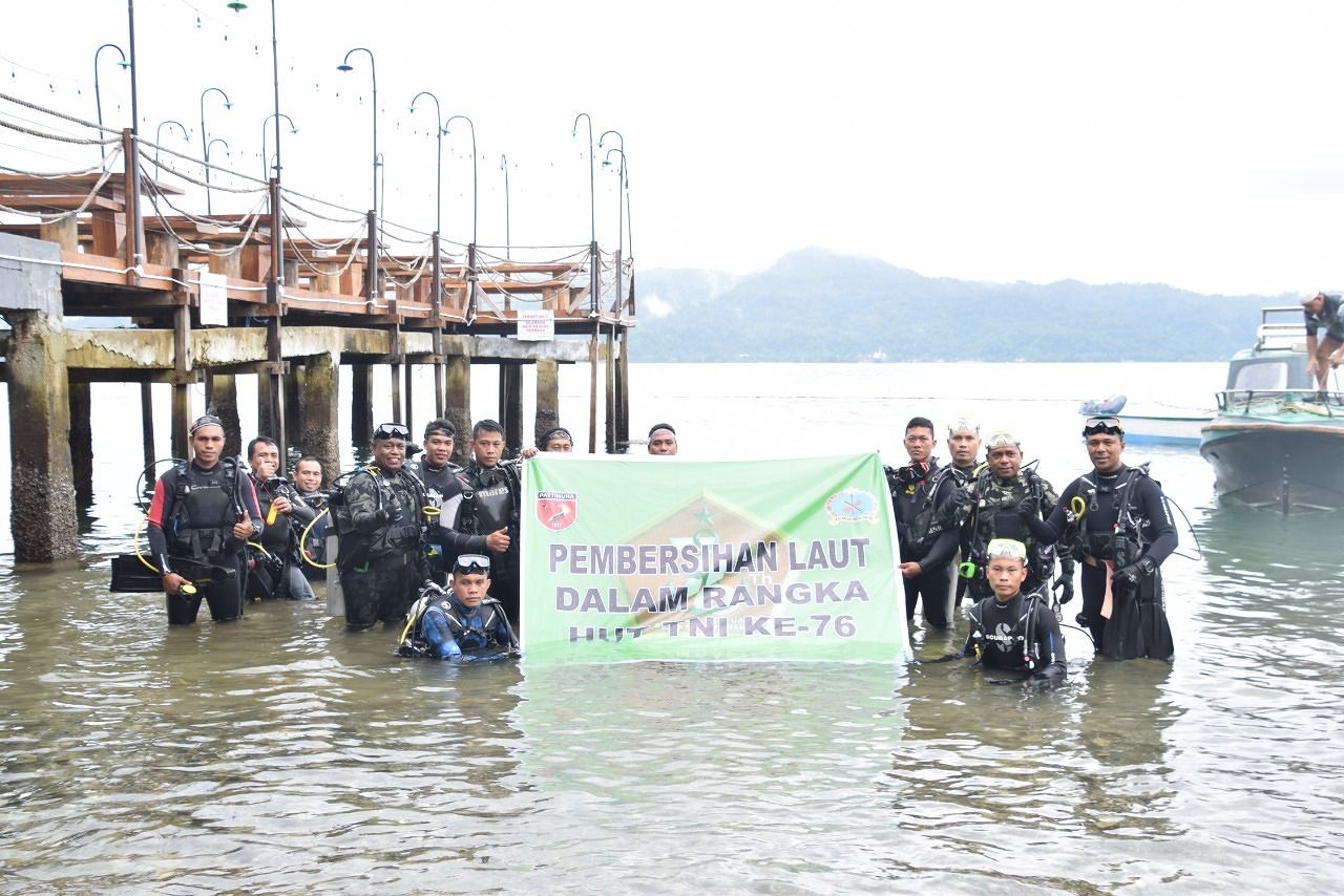 Danrem : Sambut HUT TNI, Korem 151/Binaiya Bersih-Bersih Laut.