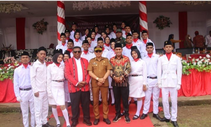 SEKDA PERINGATAN PENAIKAN BENDERA MERAH PUTIH PERTAMA DI NEGERI HITUMESSING