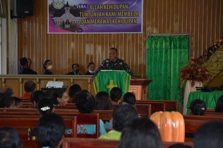 Danrem Hadiri Ibadah Orang Basudara Di Aboru