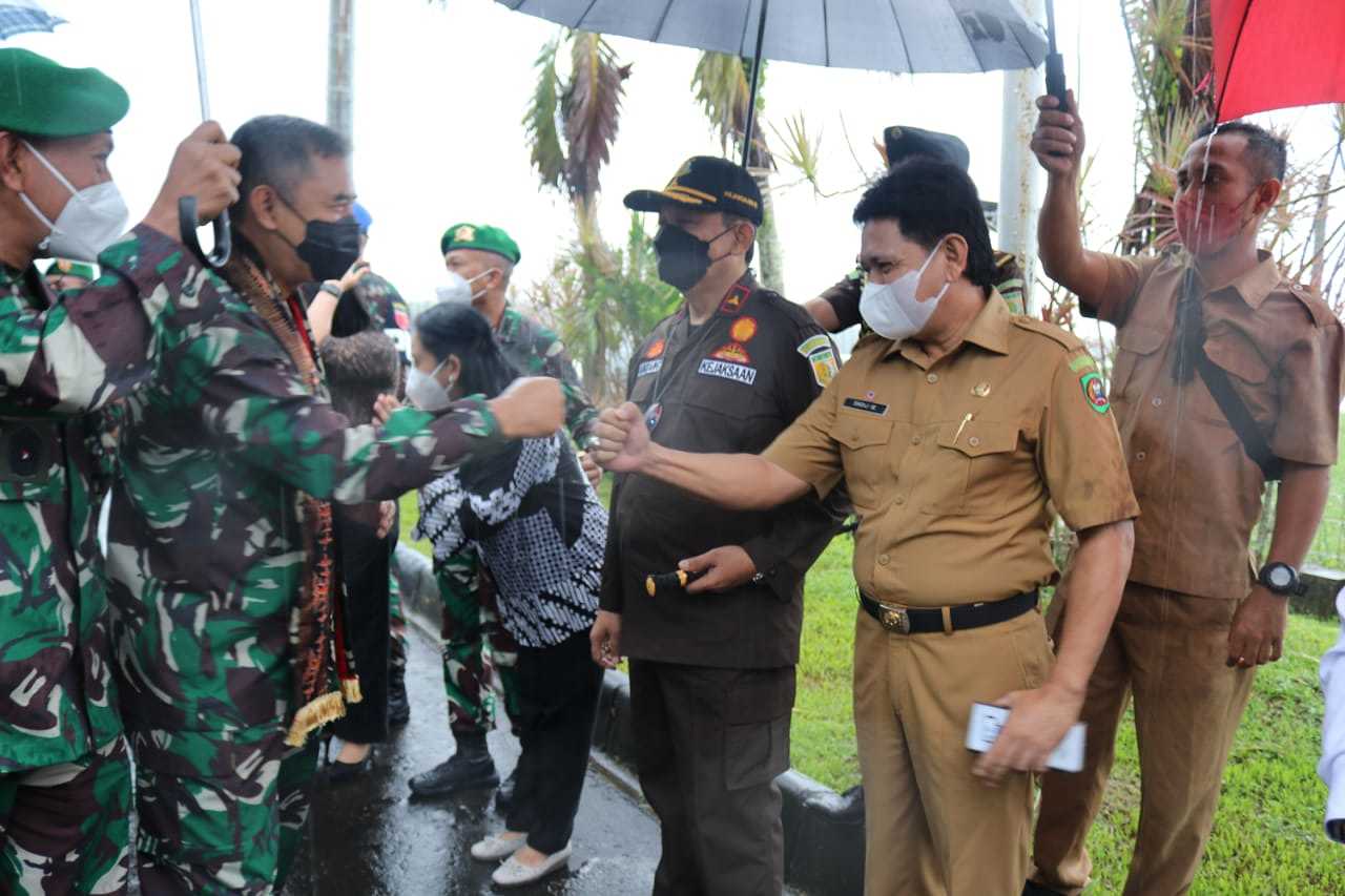 Plh Sekda Maluku, Sambut Kedatangan Pangdam Baru