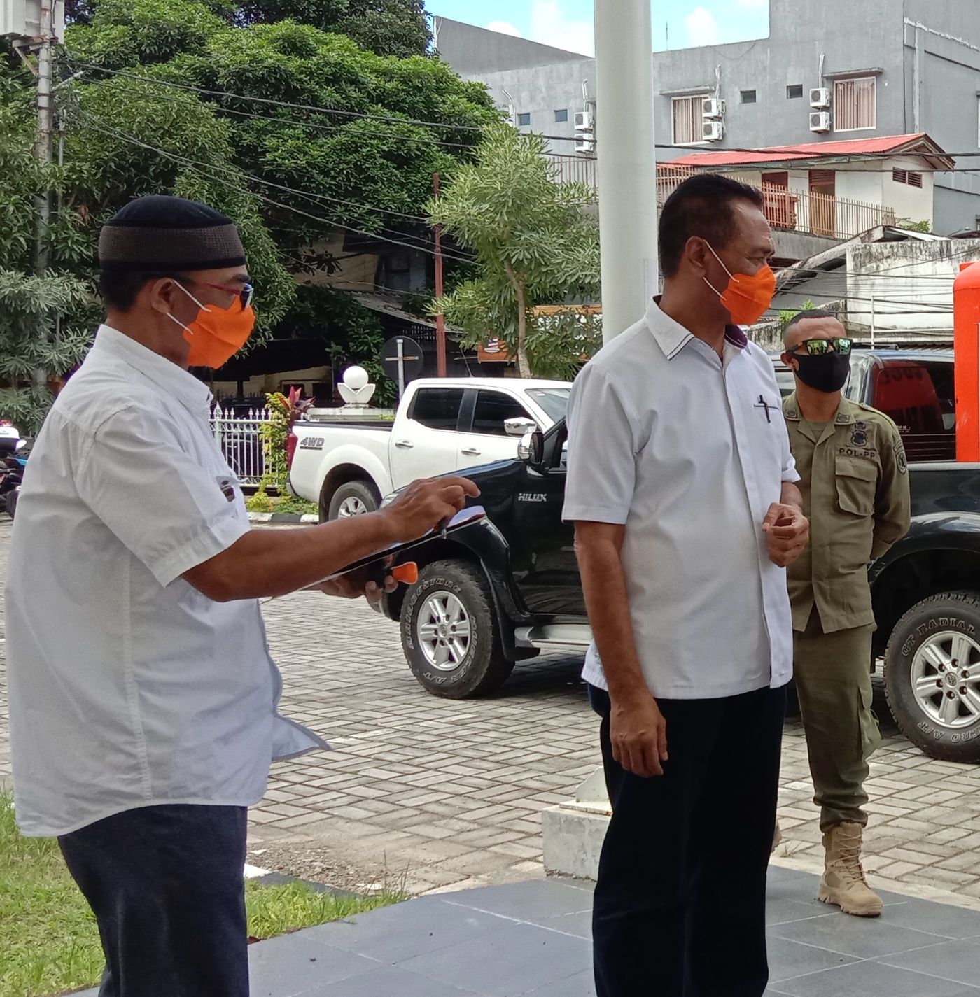 Masyarakat Terdampak Covid-19/Tim Medis Dapat Bantuan Satgas BUMN