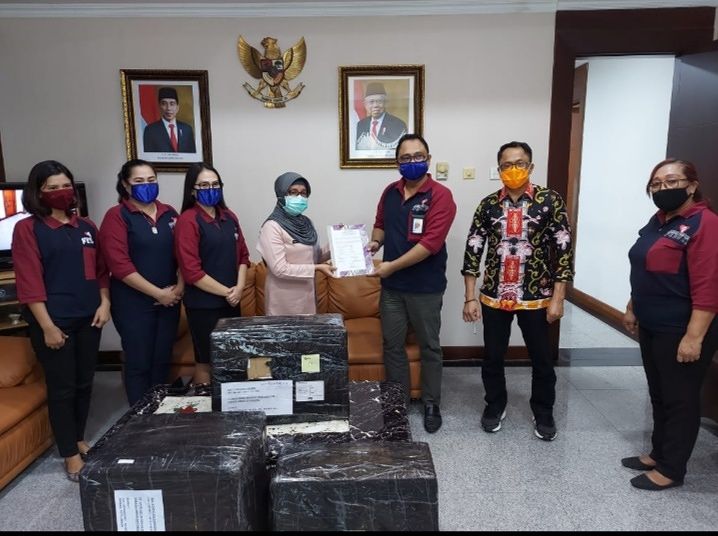 Artha Graha Peduli Kasih Bantu APD KepadaTim Medis