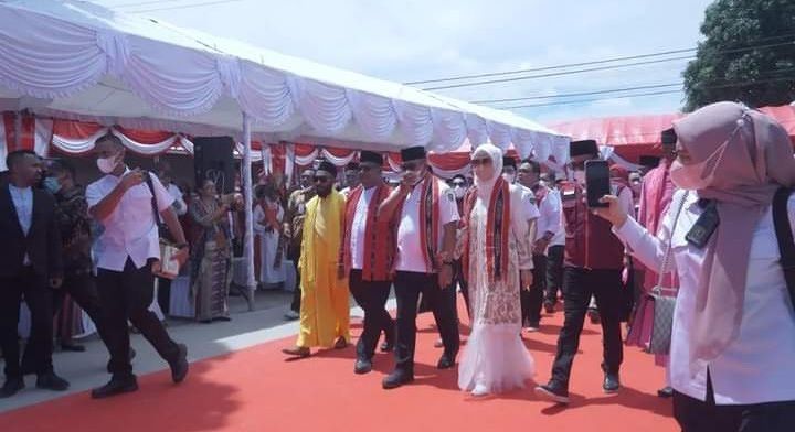 MI Dikukuhkan Jadi Upu Nunu Hena Hetu-WI Nyora Jaziriah Leihitu