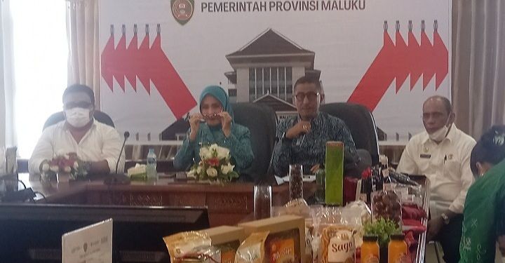 HUWAE : GUBERNUR- ROMBONGAN KUNJUNGI MAKASSAR PERSIAPAN MALUKU BAILEO EXHIBITION