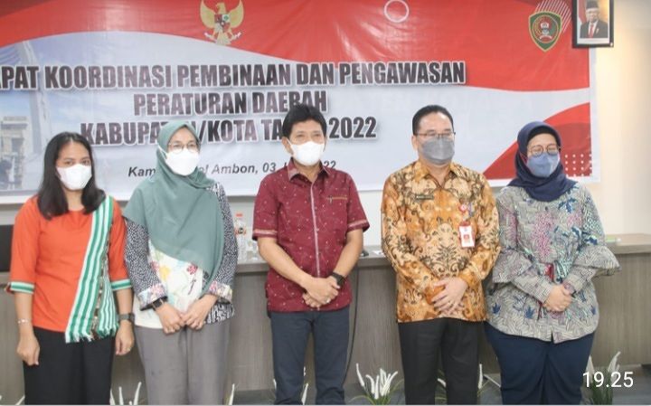 Pj. Sekda Maluku Buka Rakor Pembinaan dan Pengawasan Produk Hukum Daerah