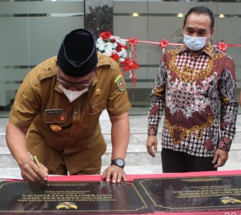 Gub :  Resmikan  Gedung FMIPA Unpatti