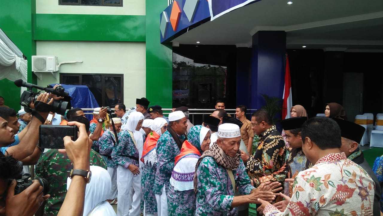 Jemaah Haji Maluku Asal Malteng dan Buru Tiba di Ambon 