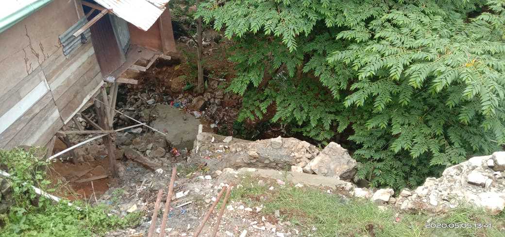 Akibat Hujan Deras, Talud Penahan Tembok SMA 13 Ambon Jebol   